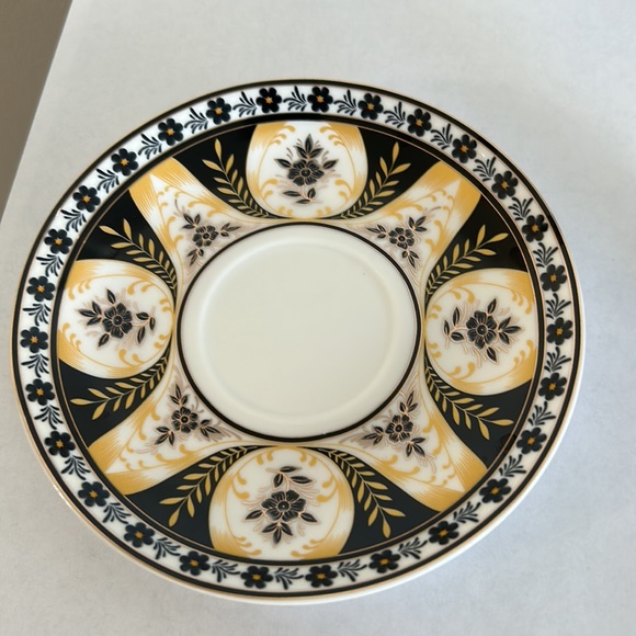 Grace’s Tea-ware Set - Picture 4 of 7